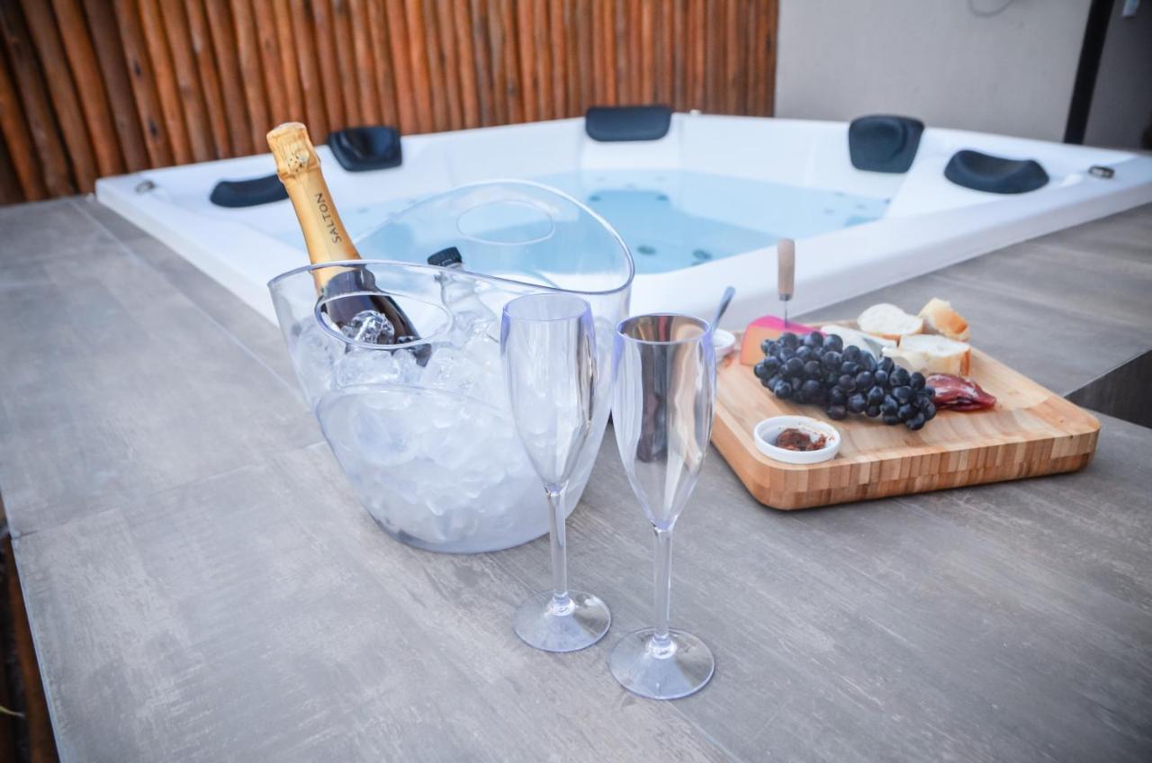 Vila Astra - Jacuzzi Privativa, Natureza E Conforto Alto Paraiso de Goias Luaran gambar